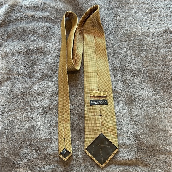 Banana Republic Gold Silk Tie - Picture 2 of 2